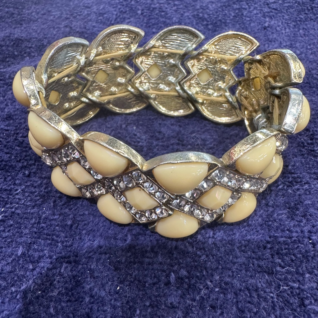 Lot Of 7 Boho Eclectic Bracelets Vintage- New Fashion Silver & Gold Tone Bling!